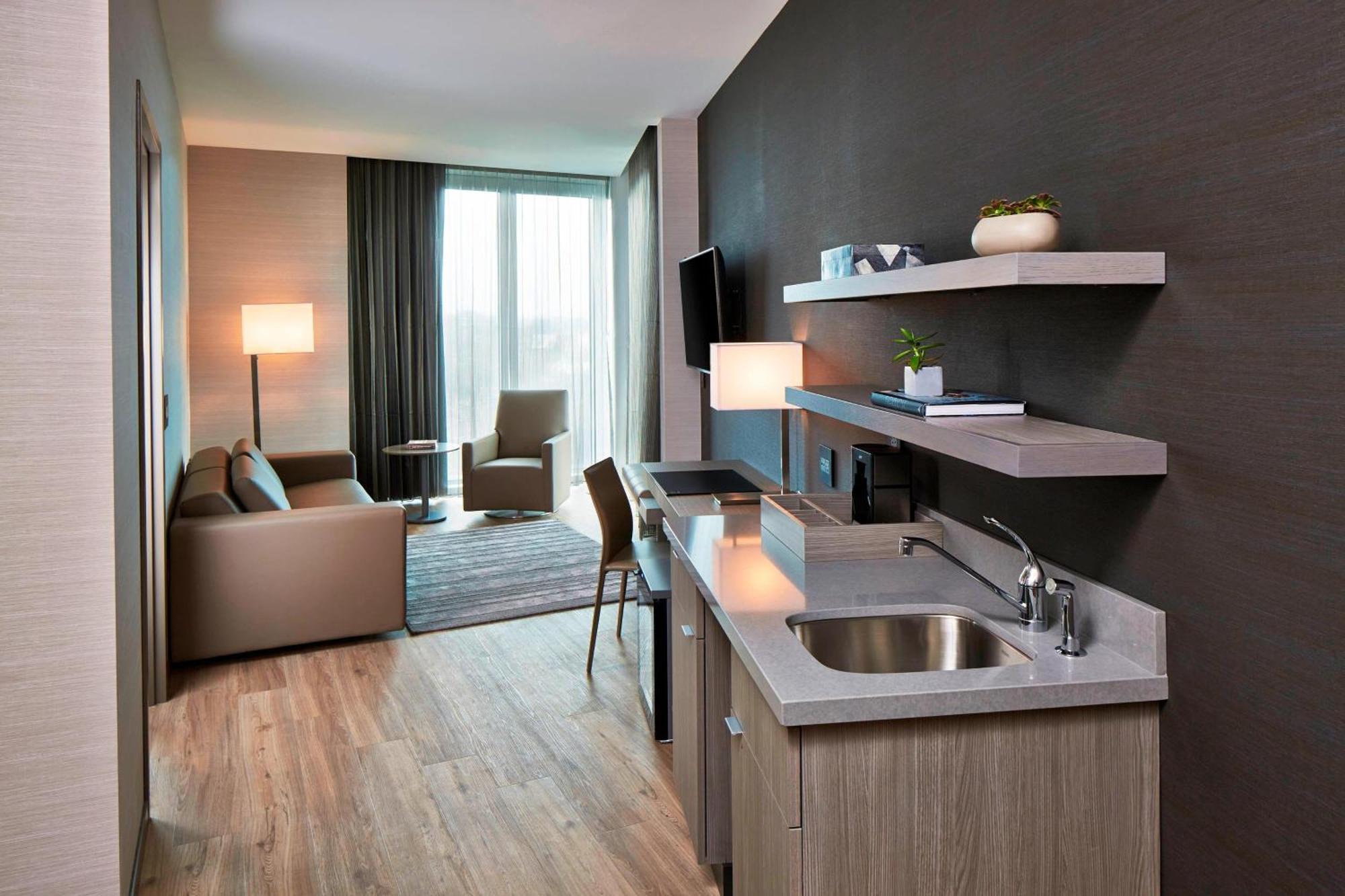 Hotel Ac Columbus 4*