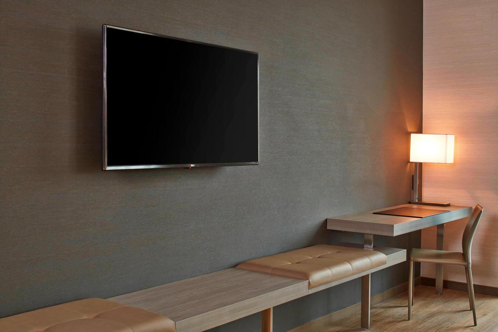 Hotel Ac Columbus 4*